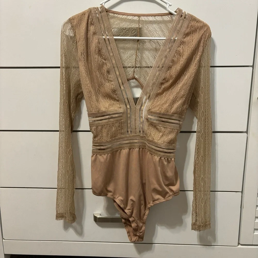 Lulu’s Casita Beige Sheer Lace Long Sleeve Bodysuit